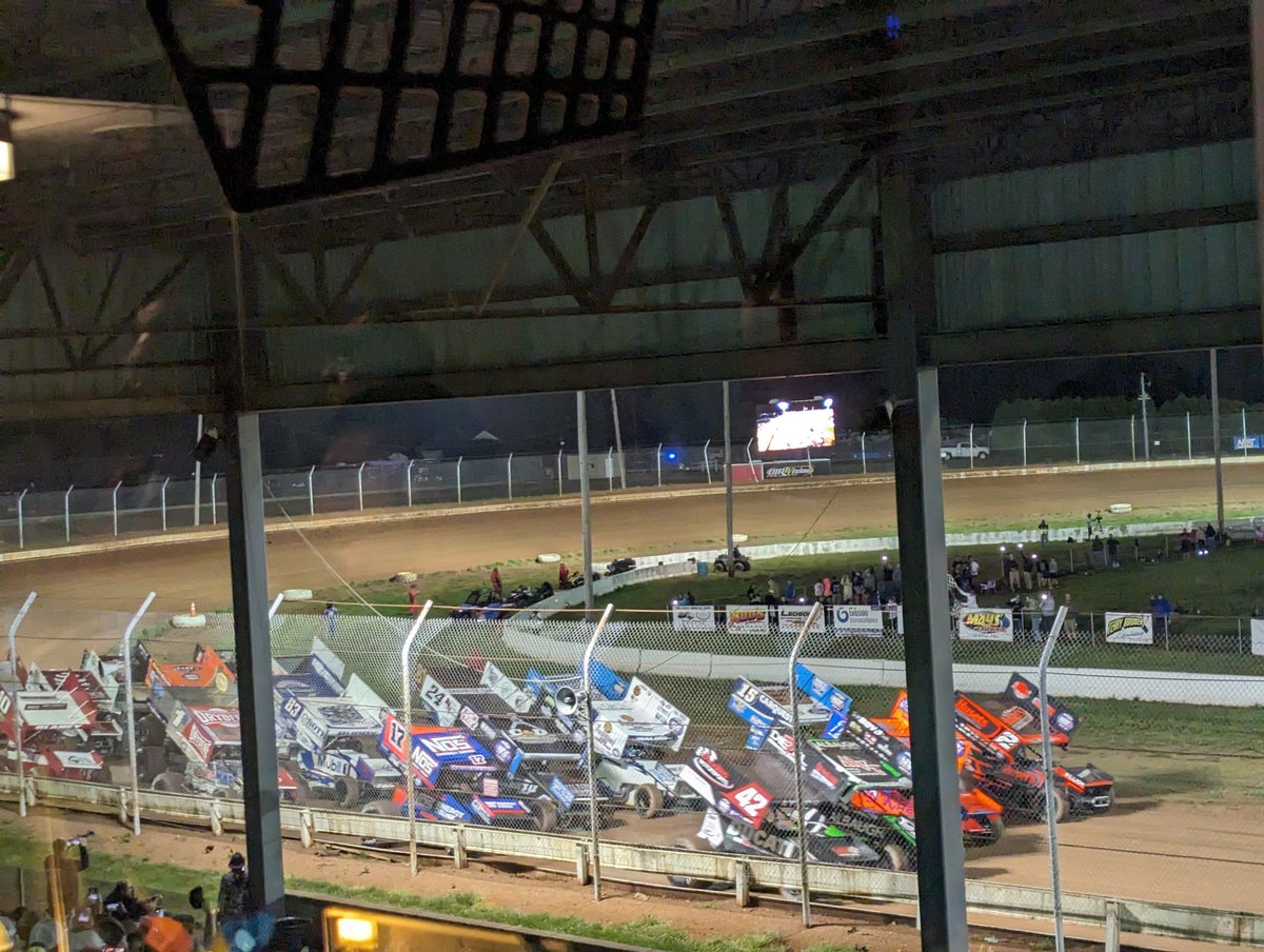 4-wide salute for the 30-lap $12,000 to win @WorldofOutlaws feature @SharonSpdwy