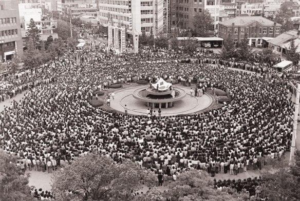 The 1980 uprising against the US-backed dictatorship in Gwangju, South Korea are the focus of the latest episode of @WrkClassHistory's On This Day in Working Class History #podcast at spreaker.com/episode/18-may… #1u #UnionStrong #LaborRadioPod