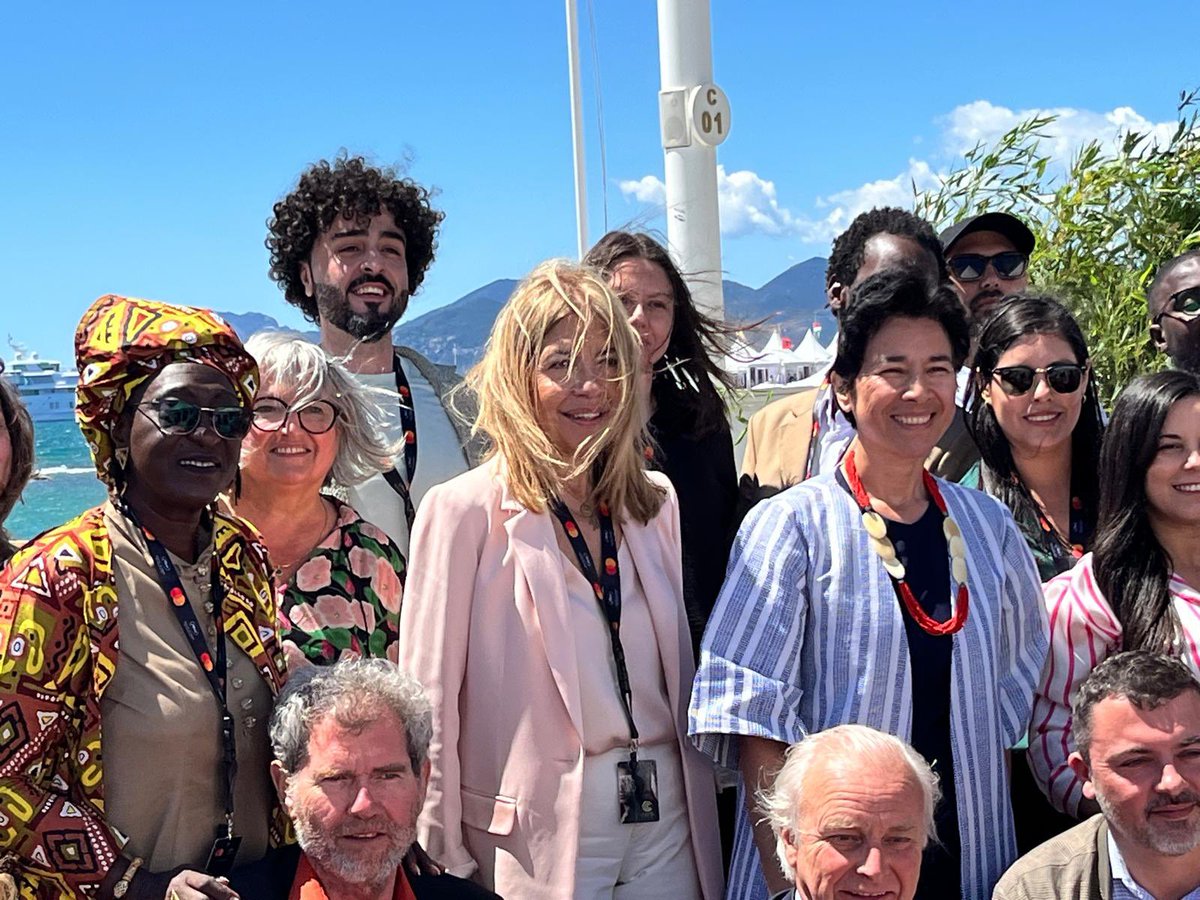 le <a href="/Festival_Cannes/">Festival de Cannes</a> présente des œuvres francophones Administratrice de <a href="/IFParis/">Institut français</a> j’ai tenu à être présente à l’inauguration du pavillon Les cinémas du monde aux côtés de sa pdte <a href="/evanguyenbinh/">eva nguyen binh</a> &amp; de Marie-Christine Saragosse pdte de <a href="/France_MM/">France Médias Monde</a> 👏aux talents de la Fabrique cinéma !