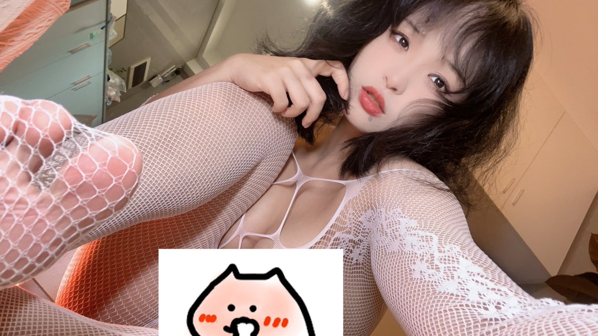 妈妈明天就要跟金主爸爸结婚了，今晚小狗可以藏在妈妈床下感受妈妈跟水电工做爱的动静，允许小狗的精液和眼泪一起流到地上。 https://t.co/1ZA0WEsAW3