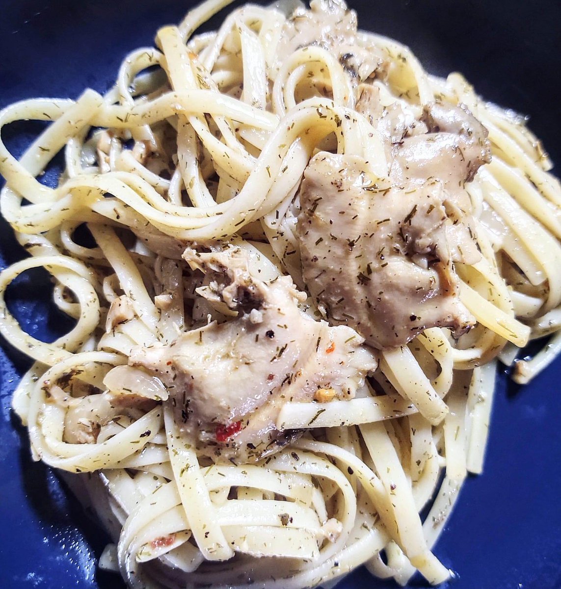SeaWatchSeafood's tweet photo. You can never go wrong with clams and spaghetti. 
#WeekendVibes #Seawatch #Seafood #Foodies https://t.co/a5VrkbX3DB
