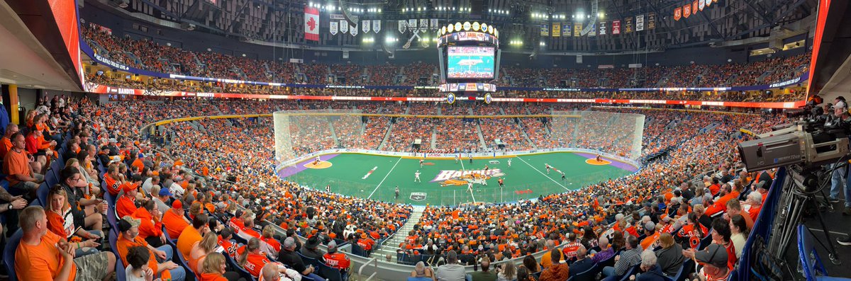 19,070 fans in a sold out KeyBank Center take in the @NLLBandits’ back-to-back championship win. Have a night, Banditland!