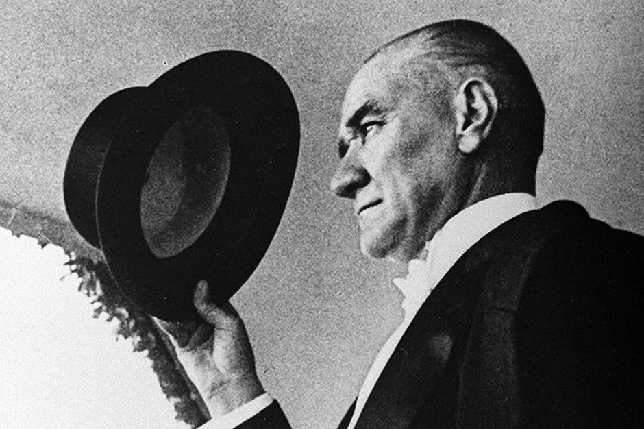 Bumin Kağan'dan sonra tarihte ikinci kez Türk adıyla devlet kuran Ulu Önder Gazi Mustafa Kemal Atatürk'ü saygı ve özlemle anıyoruz. Atatürk'ü Anma, Gençlik ve Spor Bayramı kutlu olsun. @Toplumsalesenlk