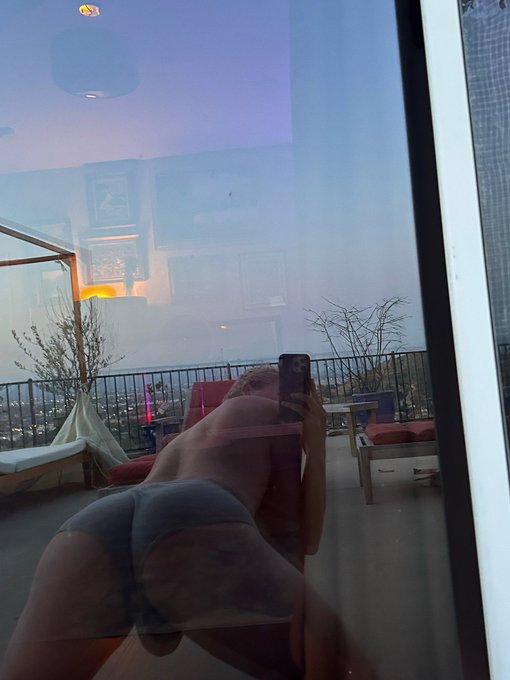 2 pic. insta vs X https://t.co/pVMLuEII37