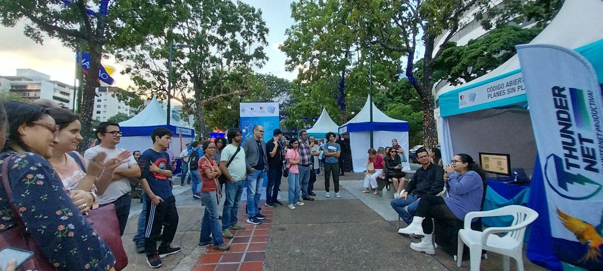 Ayer estuve en el Festival de la Lectura Chacao 2024.

Hablé sobre mis proyectos El Miope, El Miope en Radio y Disco Club.

Gracias a <a href="/WenRacines/">Wendy Racines</a> y <a href="/fmonroy/">Fran Monroy Moret</a> por la invitación.

Gracias también a todos los que se acercaron 

📷 Efrén Hernández. 

<a href="/culturachacao/">Cultura Chacao</a>