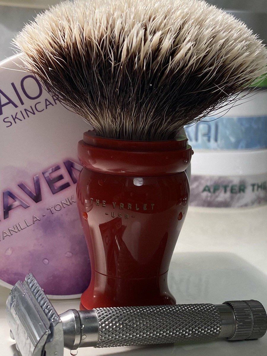 Today's shave brush: The Varlet 😍 ow.ly/cwa350RLZOX #shaveOfTheDay #shaveGear #mensGrooming #wetShaving #sotd #vintageShaveGear