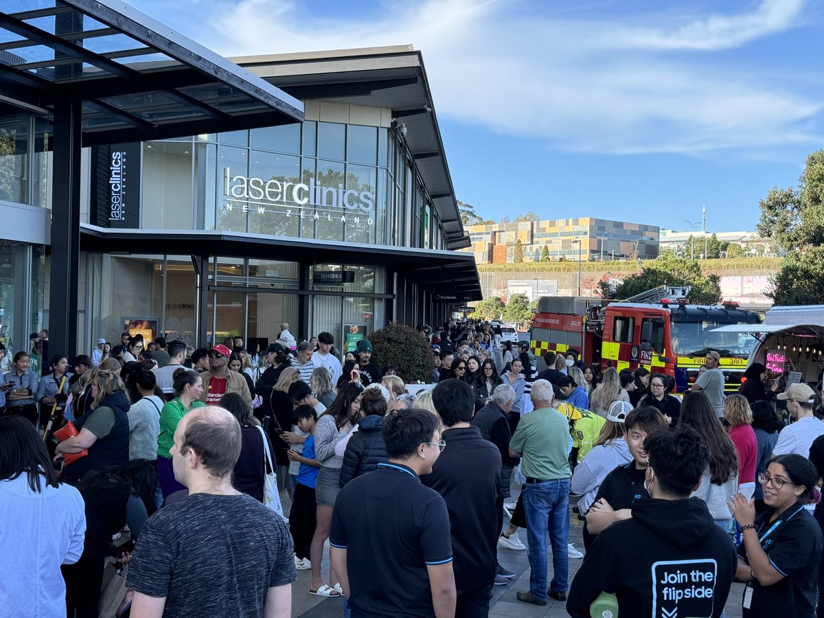 andyjsap's tweet image. #WestfieldAlbany fire evacuated, at least two fire trucks has arrived onsite.