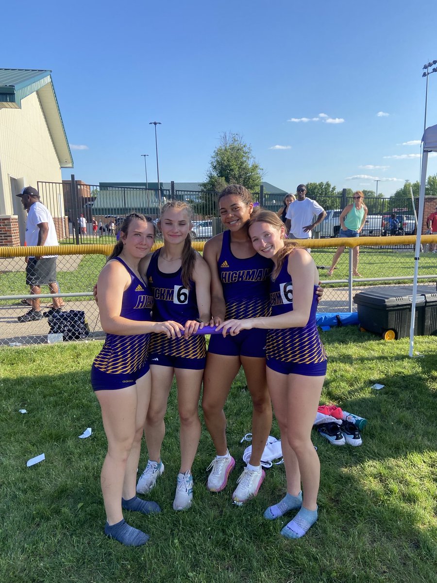 Congrats to the 4x400 meter relay of Megan Schoeneberg, Bella Domeier, Sy’Rae Stemmons, and Sophie Leigh for finishing 3rd at Sectionals and qualifying for the State Meet!!!