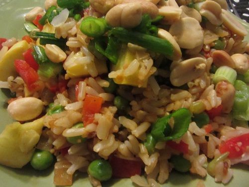 Vegetarian fried rice is delicious, but most of us do not make it at home. This healthy version is not doused in oil and is full of vegetables. It's a treat! healthy-diet-habits.com/vegetarian-fri… #FriedRice #Vegetarian #VegetarianFriedRice #VegetarianRecipe #HealthyRecipes #HealthyFood
