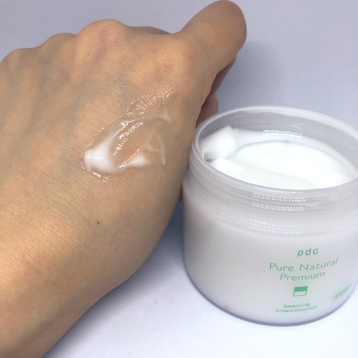 oteoteiotei2's tweet image. ピュアナチュラル プレミアム　
#使用レビュー

ローションはとろみ系ですがとてもみずみずしいテクスチャーです。クリームもみずみずしくて全然クリームっぽくないです。どちらも香りはなく、ベタつかない使い心地でした。
ニキビ肌さんにおすすめみたいです。

#PR