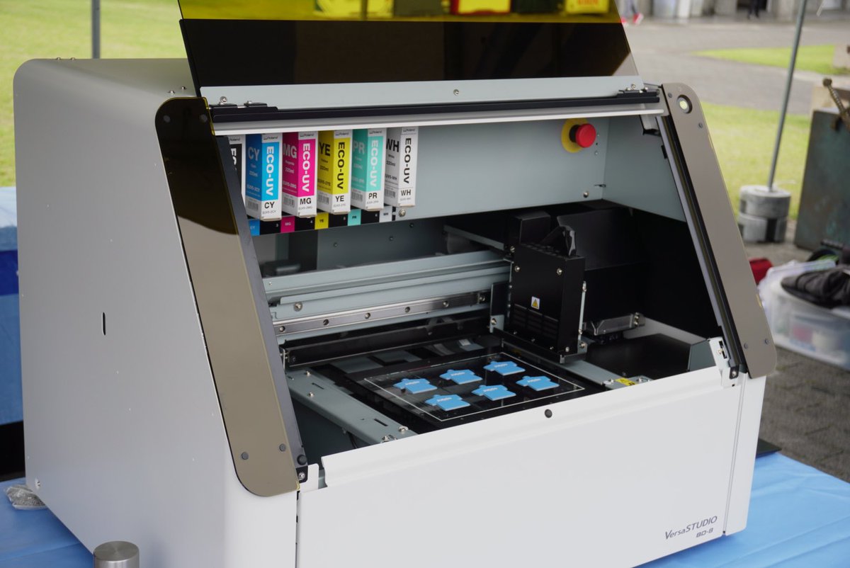 RolandDG_PR's tweet image. 本日、エコパスタジアムのジュビロ磐田対浦和レッズ戦にて、ジュビロ磐田のパートナー企業の社員の方・ご家族に、小型UVプリンターBD-8とメタルプリンターMPXシリーズでプリントしたキーホルダーをプレゼントしております。ぜひお越しください。
#ジュビロ磐田 #jubilo #rolanddg