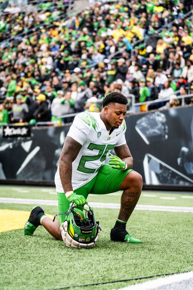Guess you don't realize how much you miss football until the 'off season' hits yah, over and over. All we can do is hang in. Luckily the NBA and NHL are worth watchin'. I don't know about you all, but I'm grateful. Oregon football's gunnab sumthin' so we can focus on dat.🥱🦆🏈🔥