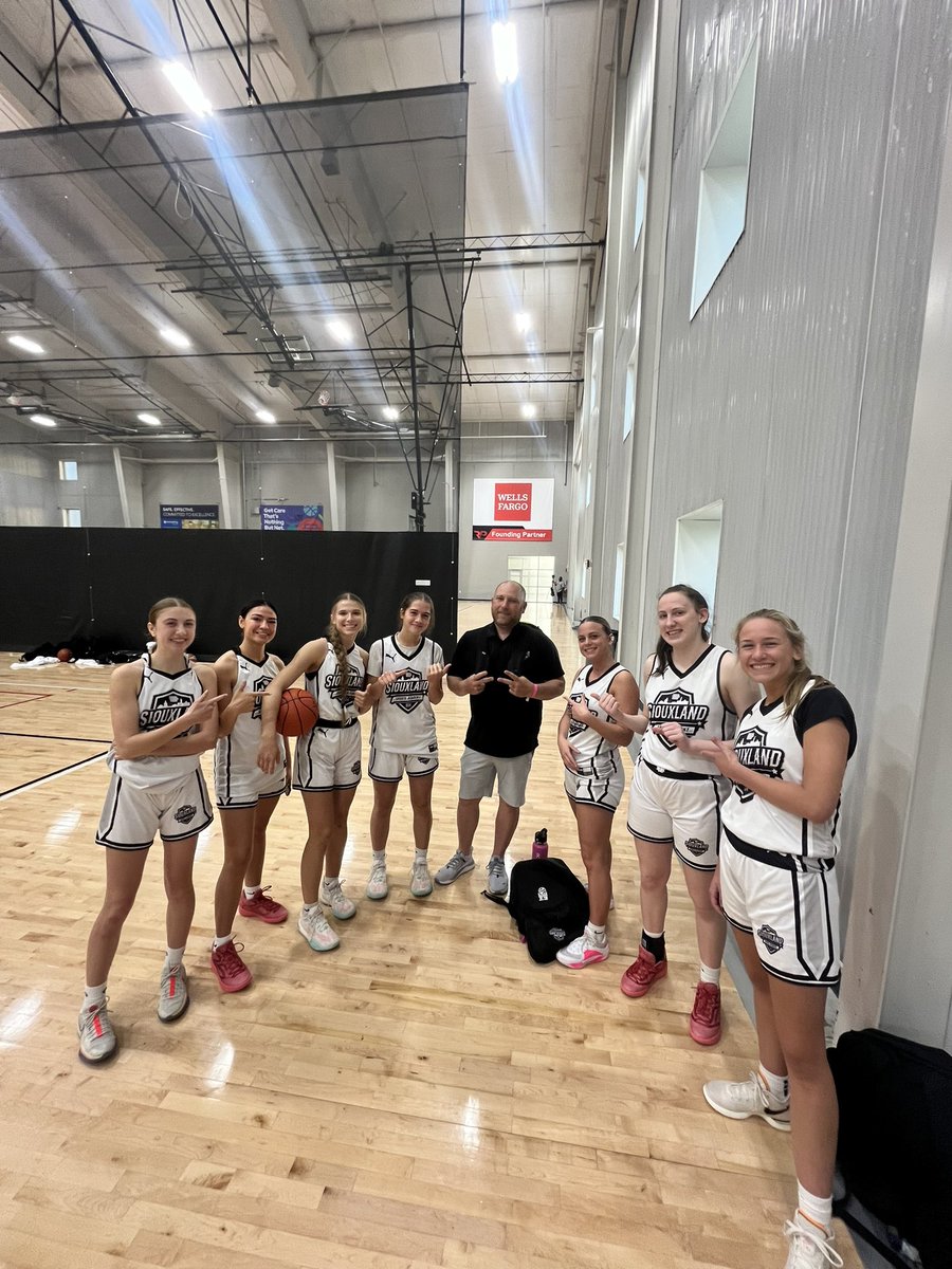 Siouxland Girls Basketball Academy tweet media