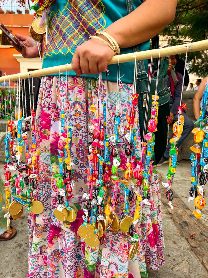 ¡Viva el Istmo de Tehuantepec! 🌸🎉🌼 Mayo es sinónimo de fiesta en esa región de #Oaxaca y los tehuanos radicados en la capital no dejan pasar la oportunidad para celebrar.