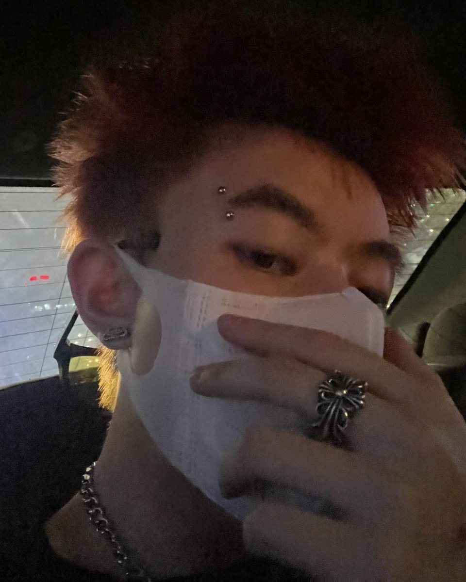 眉钉boy