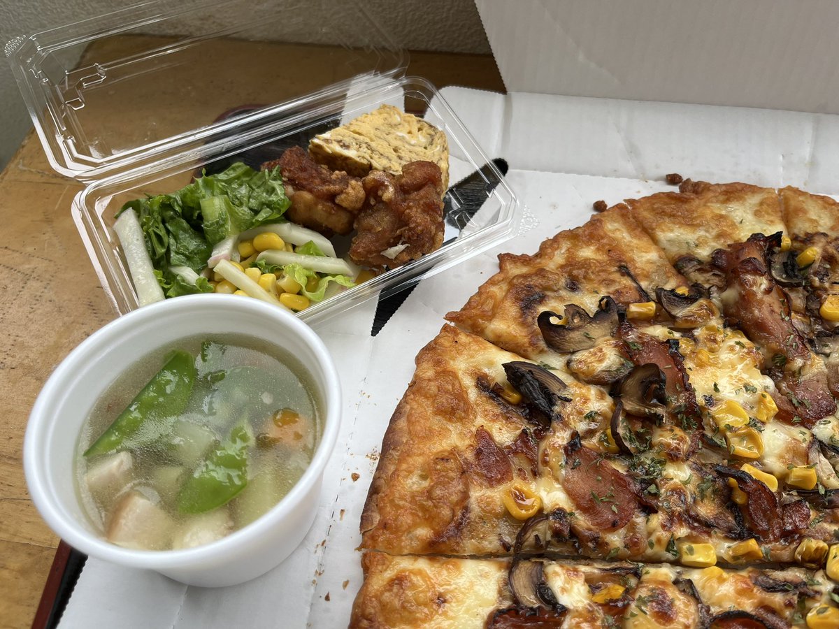 Contraildining's tweet image. 【本日のコントレイル】
@pizzala_jp 尾張旭店様より
ピザを提供していただきました!
ありがとうございます。
メニュー
・ピザ
・サラダ
・卵焼き
・唐揚げ
・野菜スープ