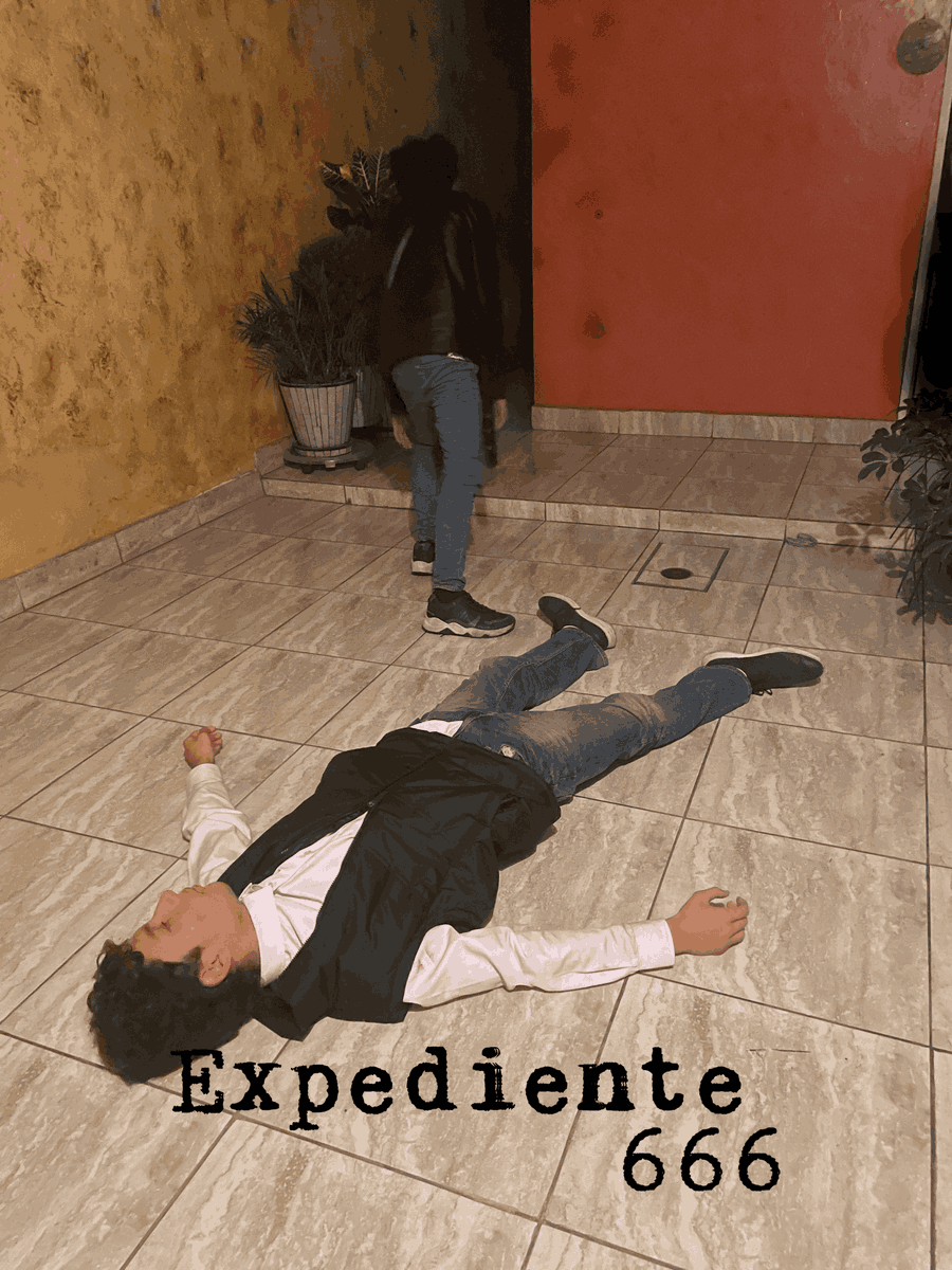 GalMixOficial's tweet photo. La última parte de una prueba es presentar tu resultado y tratar de escapar de quien te obligo a hacerla...

El último capitulo de la primera temporada de "Expediente 666" los espera en el canal de youtube de la serie con el mismo nombre, que lo disfruten 😘

#terroranalogico https://t.co/Trup9NZOYE