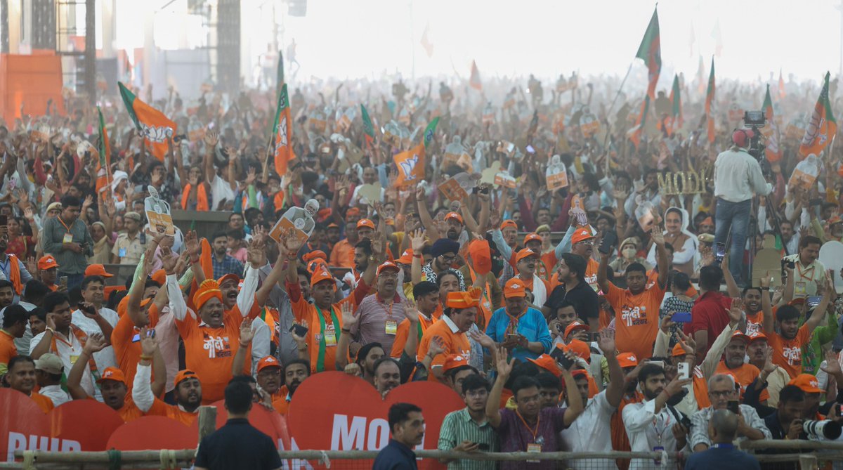 AlakhKranti's tweet photo. Phir Ek Baar Modi Sarkar
#फिर_एक_बार_मोदी_सरकार 🪷🇮🇳🪷 #PhirEkBaarModiSarkar 🪷🇮🇳🪷 ⁦@narendramodi⁩ ⁦@PMOIndia⁩ ⁩ ⁦⁦⁦@iSinghApurva⁩  ⁩ ⁦@namomerchandise⁩ ⁦⁦@NamoApp https://t.co/4MIDYpUZIA