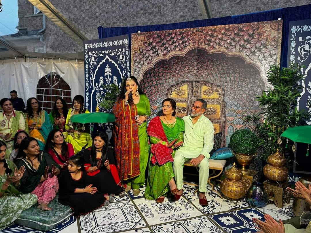 jpaayal's tweet photo. "Thrilled to have sung for the lovely families at their sangeet!  Wishing them a lifetime of harmony and bliss."
#jyotisharmaofficial #facebookpost #sangeetoutfit #Geetsangeetgroup #singer #ProfessionalHost https://t.co/nF2xgA88jD