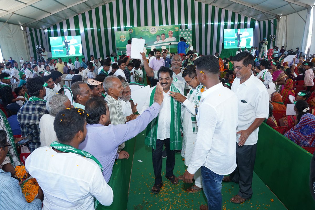 Uma_Samantaray's tweet photo. ବ୍ରହ୍ମଗିରି ନିର୍ବାଚନ ମଣ୍ଡଳୀ ଅନ୍ତର୍ଗତ କୃଷ୍ଣପ୍ରସାଦ ବ୍ଲକ୍ ମାଲୁଦ ମେଲଣ ପଡିଆ ଠାରେ ଆୟୋଜିତ ନିର୍ବାଚନୀ ପ୍ରଚାର ସଭାରେ ବିଜୁ ଜନତା ଦଳର ତାରକା ପ୍ରଚାରକ 5T ଅଧକ୍ଷ ଶ୍ରୀଯୁକ୍ତ ଭି କେ ପାଣ୍ଡିଆନ୍ ଯୋଗ ଦେଇଥିଲେ ।
@Naveen_Odisha @bjd_odisha
#elections #elections2024 #electionpreps #puri #brahmagiri #joinbjd #bijujanatadal #bijujanatadalodisha #naveenodisha #bjddigitalwing #umasamantaray #5T
