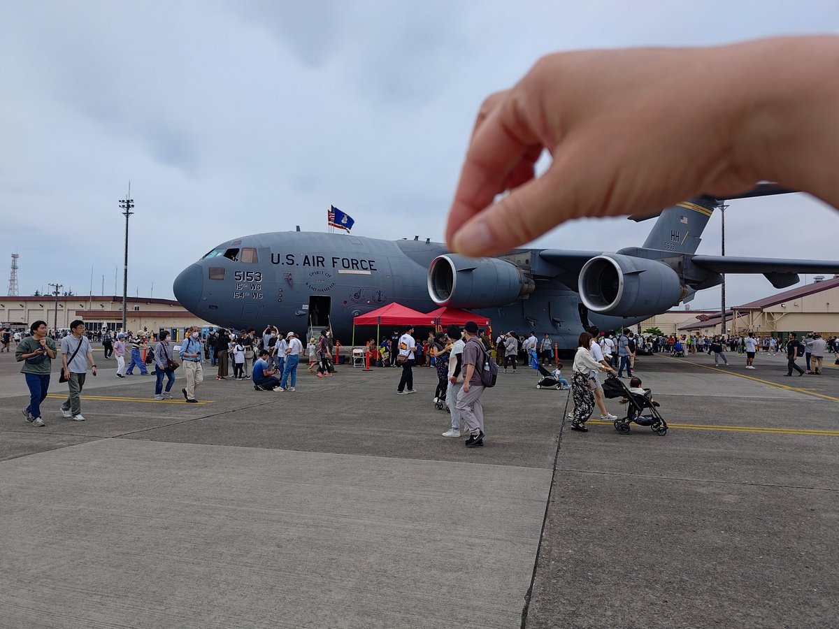 ここにこれを置いてと·····✈️

 #横田基地
 #フレンドシップデー