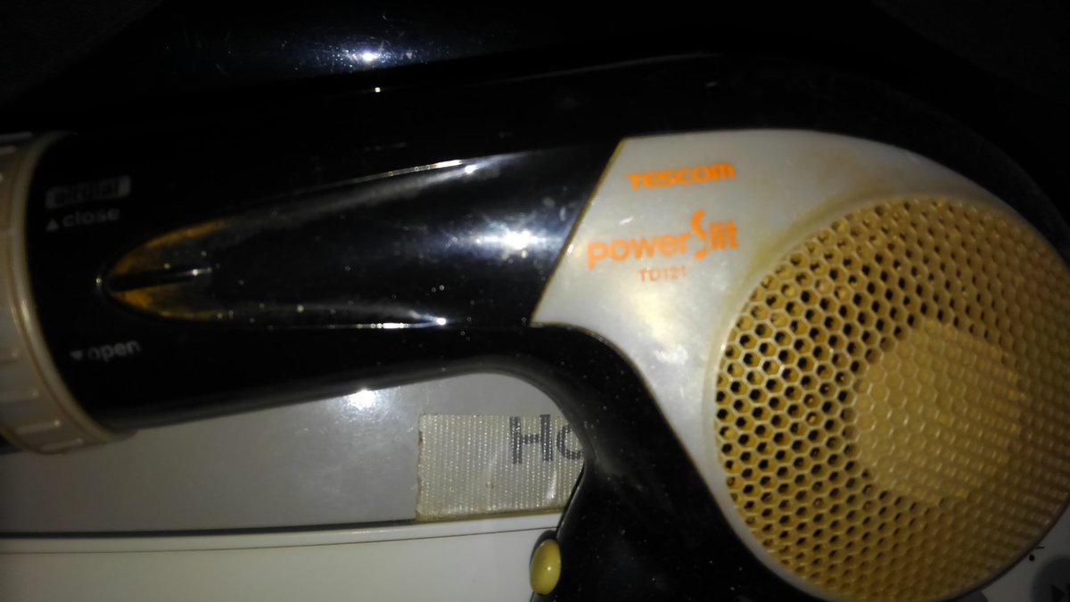 hakatanofbi's tweet image. 四十年近くお世話になりました　黒　
これからお世話になります 　白 #TESCOM