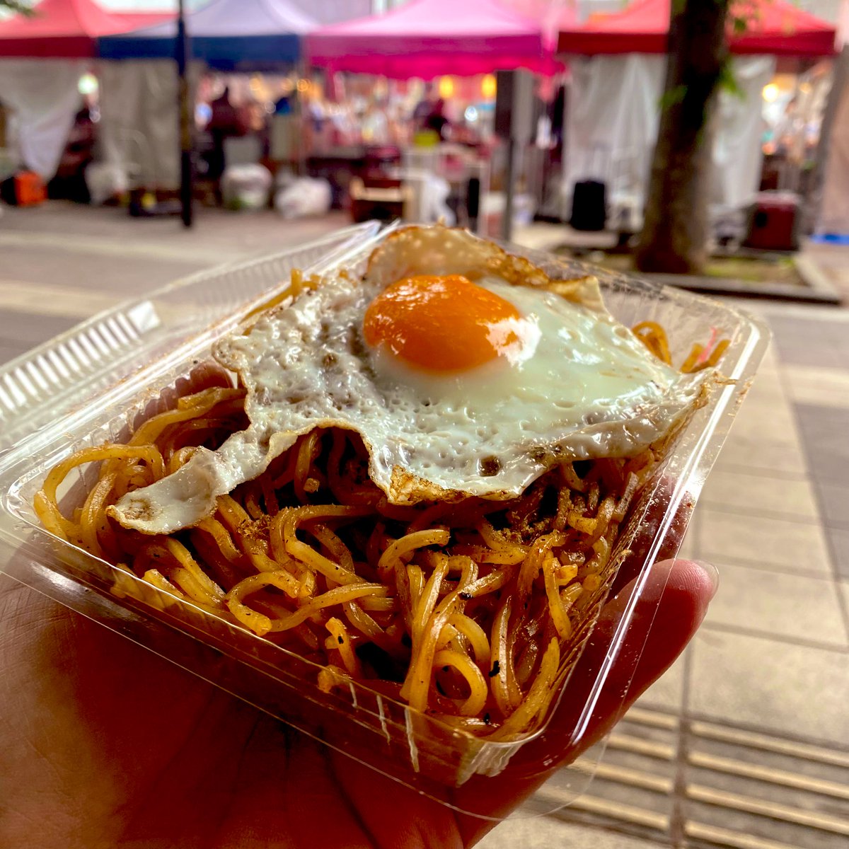 つくば駅のところの肉フェスで
ゼイユの焼きそば売ってた🥳