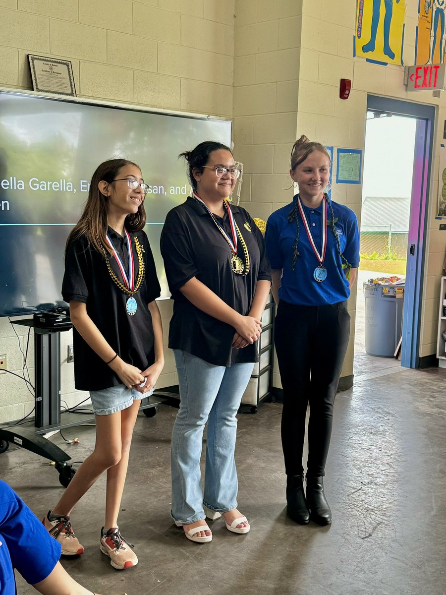 Kealakehe Intermediate tweet media