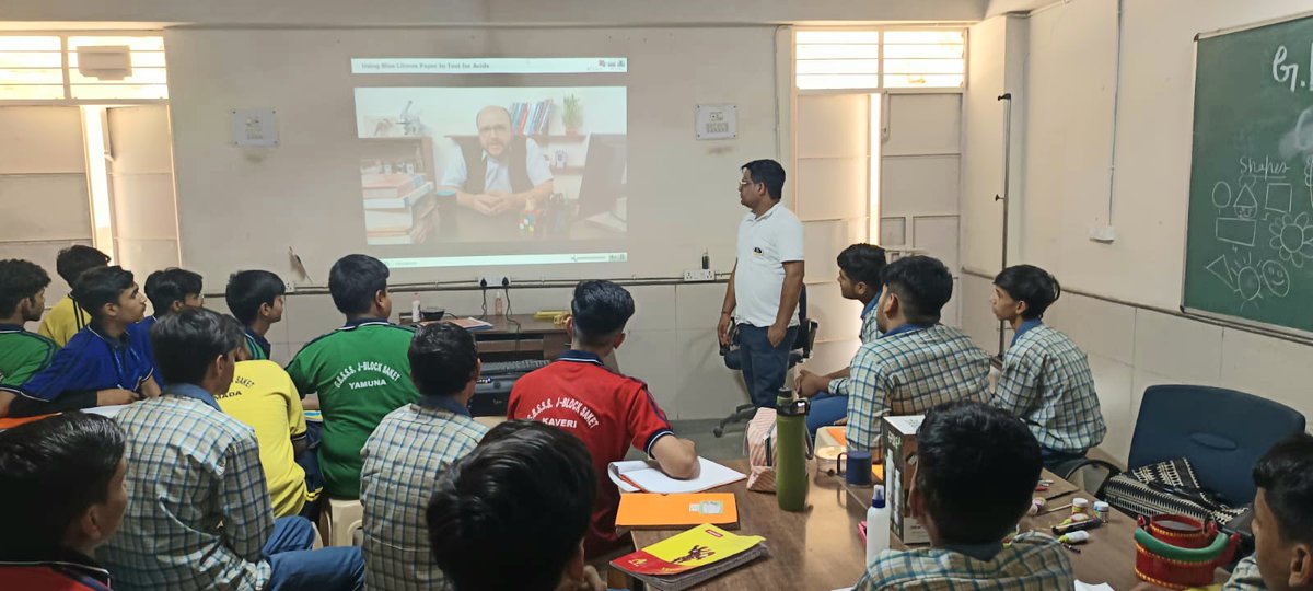The environment of school, empowered by ICT, transforms learning into an enhanced, dynamic experience. Students of @GBSSS_Saket attending an ICT-enabled session. 
#EdTech 
#ICT 
#FutureOfLearning