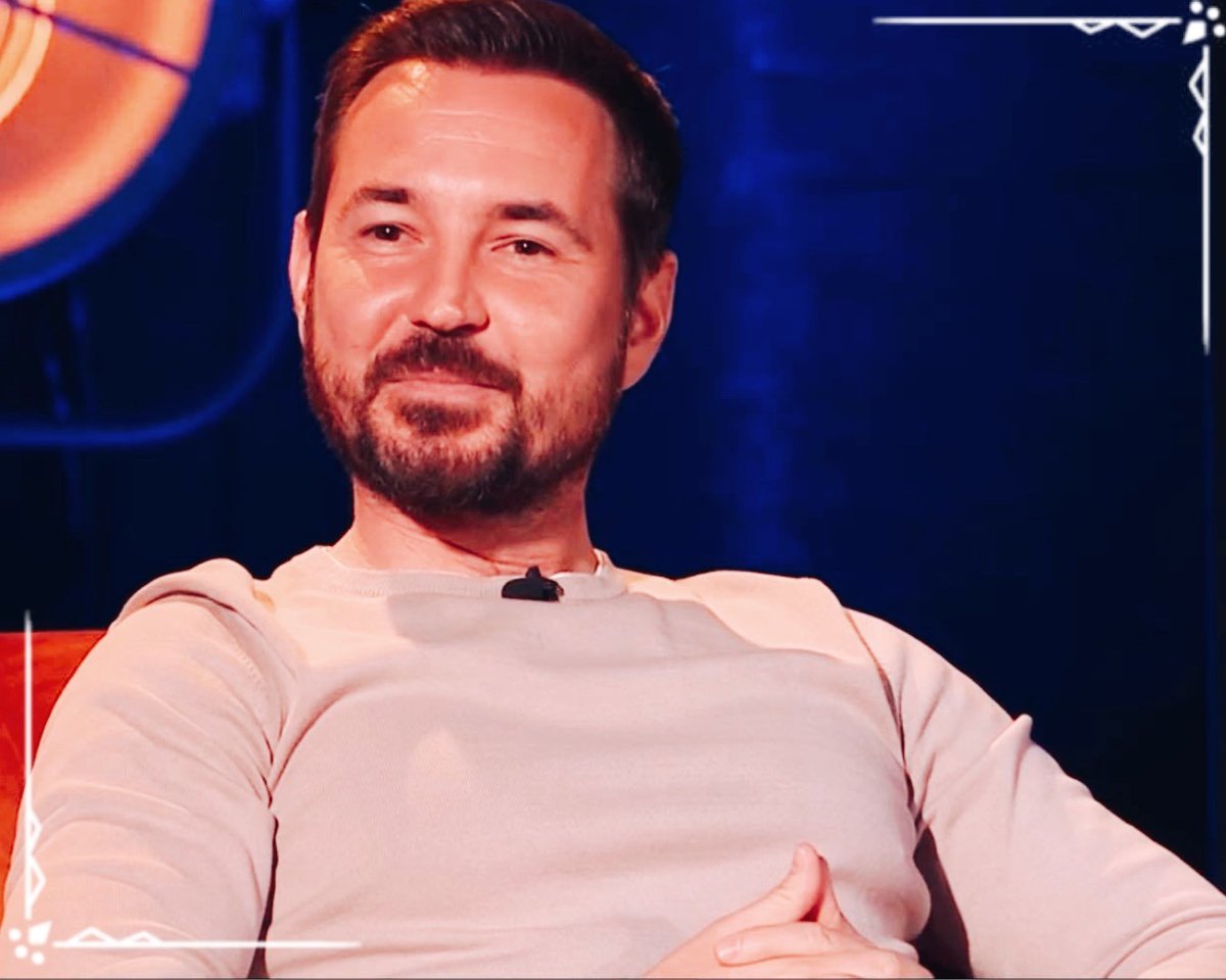 PIC OF THE DAY It's the weekend, the sun is out and shining so it's time to sit back, relax and rest up in preparation for the week ahead 😊 Hope you're having a good one folks  ~ April 2021 📸 : Jamie's Big Night Out   #MartinCompston @martin_compston