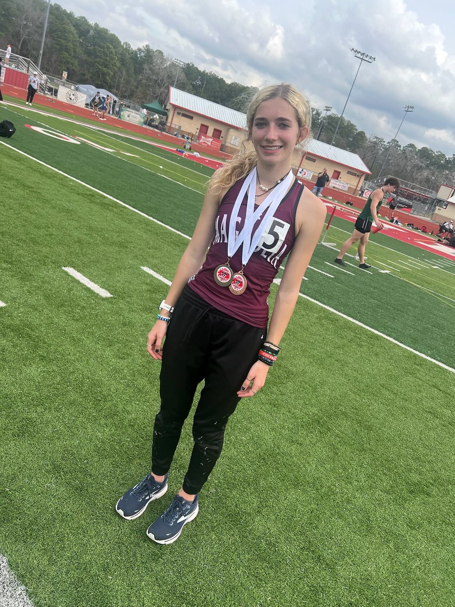 @PhillipSophia48 ran the 800 and 1600 today at the @TTFCA Meet of Champions. While she didn’t get a PB. She learn a lot about this Texas heat and preparation as she prepares for Nike Outdoors. She finishes top 10 in the 1600 and top 15 in 800. Coaches watch her c/o 25.
