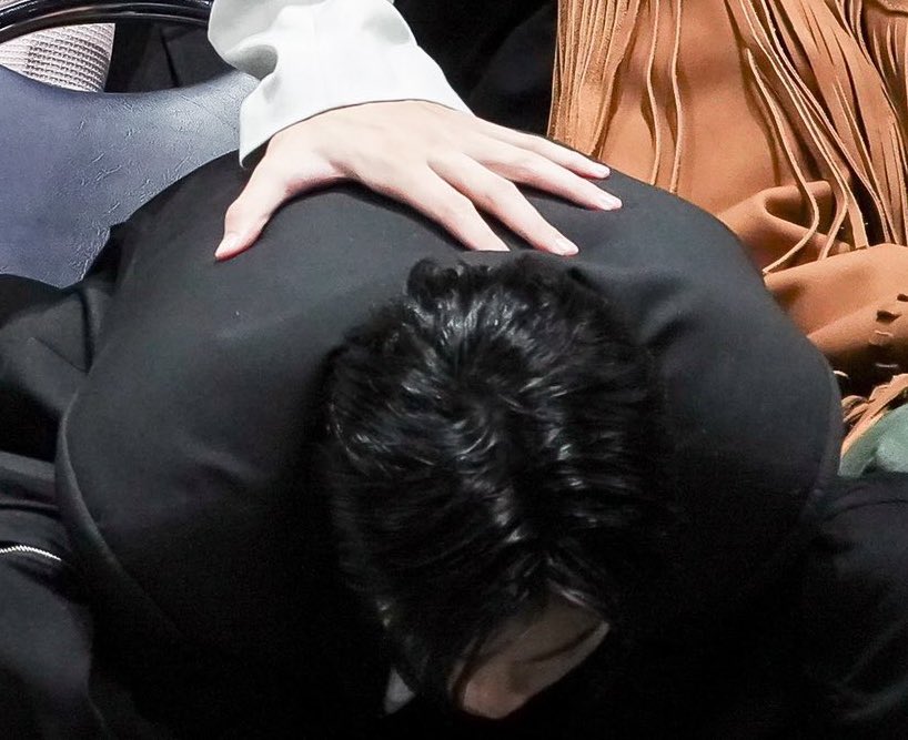 punggung phuwin dalam satu rentangan telapak pond naravit🖖🏻