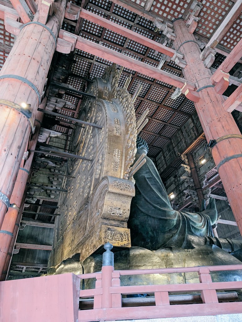 東大寺の「明らかに試練が待っている階段」と「一番ロボっぽいところ」が好きです