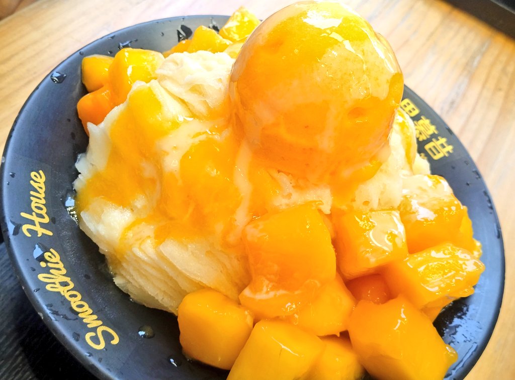 【悲報】台湾３日目４kg太りました。新鮮なマンゴーのかき氷は美味しい。