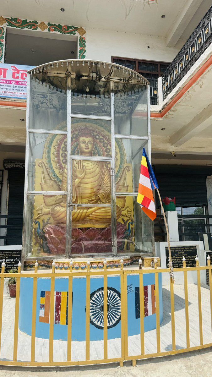 AmanKumarKamble's tweet image. रायबरेली में भगवान बुद्ध की प्रतिमा और अशोक स्तंभ देखने को मिला. इस सीट पर 34 फ़ीसदी अनुसूचित जाति के मतदाता है.