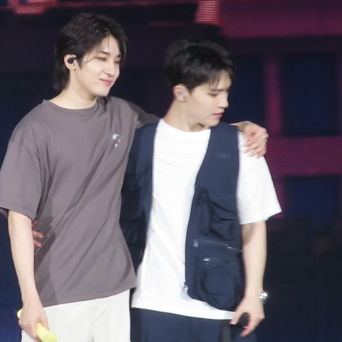 이찭한테 장난 치고 광대 저끝까지 올라가는 전얹우.. 그럴 수 있지

어깨 아닌 허리 두르는 연하.. 아 이건 좀 귀한데