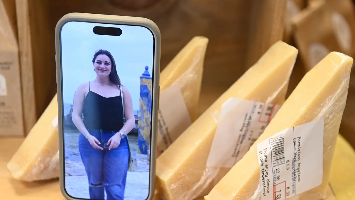 ravipandey2643's tweet image. 🇺🇸 Manhattan law student spends $6K/week on cheese addiction rehab! Once at 172 lbs, Adela Cojab is now 123 lbs. #HealthJourney #CheeseAddict #HealthJourney #Insulin #diabetes #newyorktimes #uspresidential #DonaldTrumpCoin