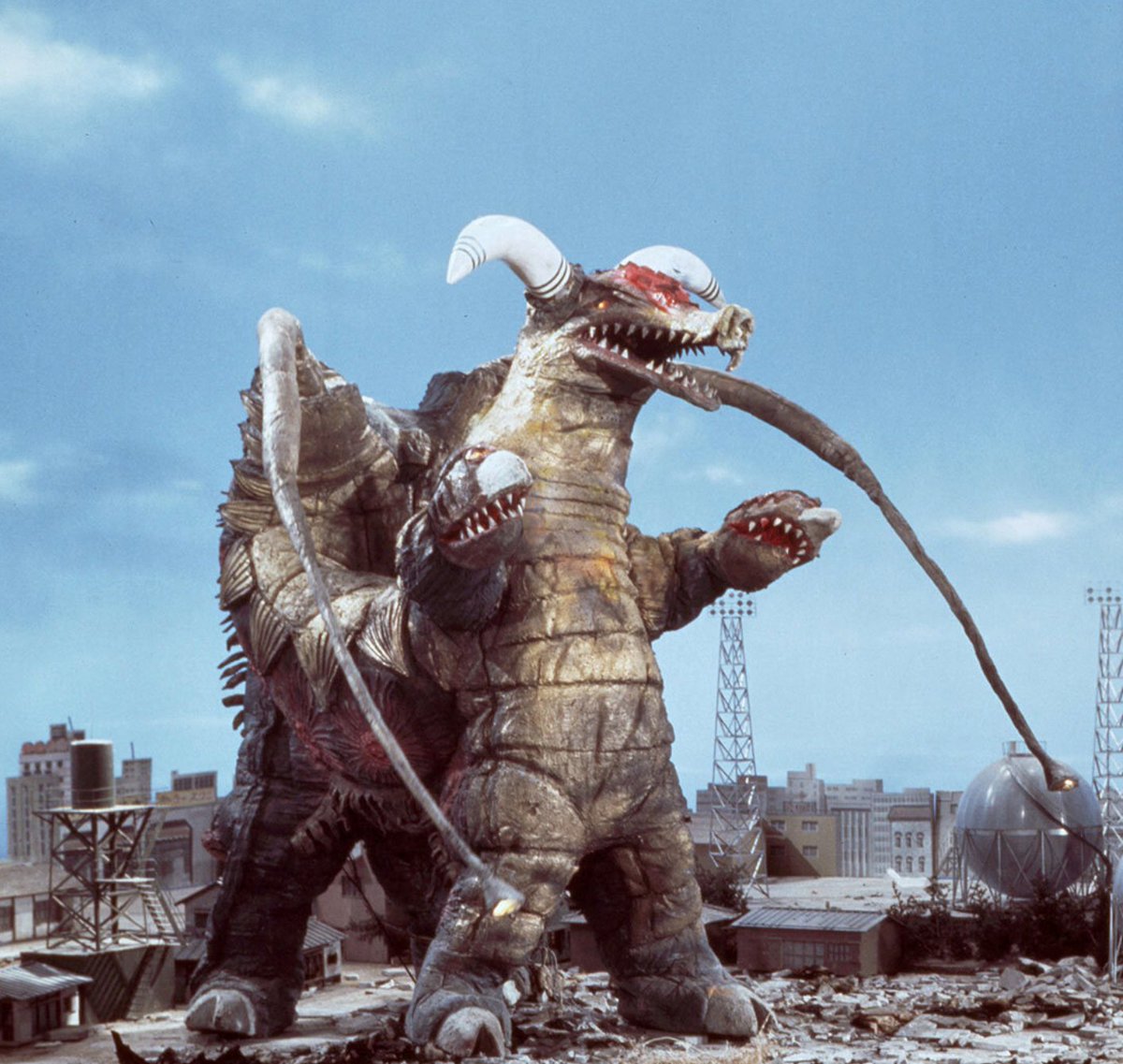 Honestly im surprised Taguchi havent 'forced' tsupro to make a two person controlled kaiju suit for new-gen ultraman series

Wonder if we will ever see one againt