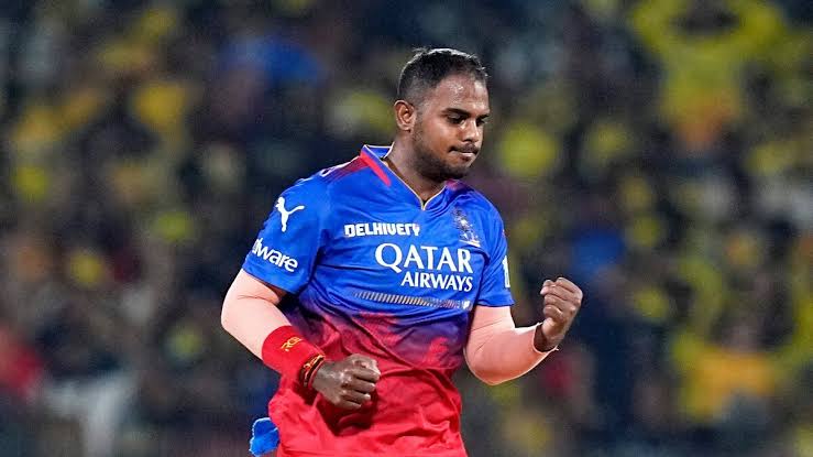 Still thinking about the amazing #CSKvRCB match that we witnessed last night. And the more I think of it, the more I admire that amazing comeback by Yash Dayal in the final over. Used the slower one to his advantage after that gigantic six by Dhoni. Marvellous. 👏🏼👏🏼