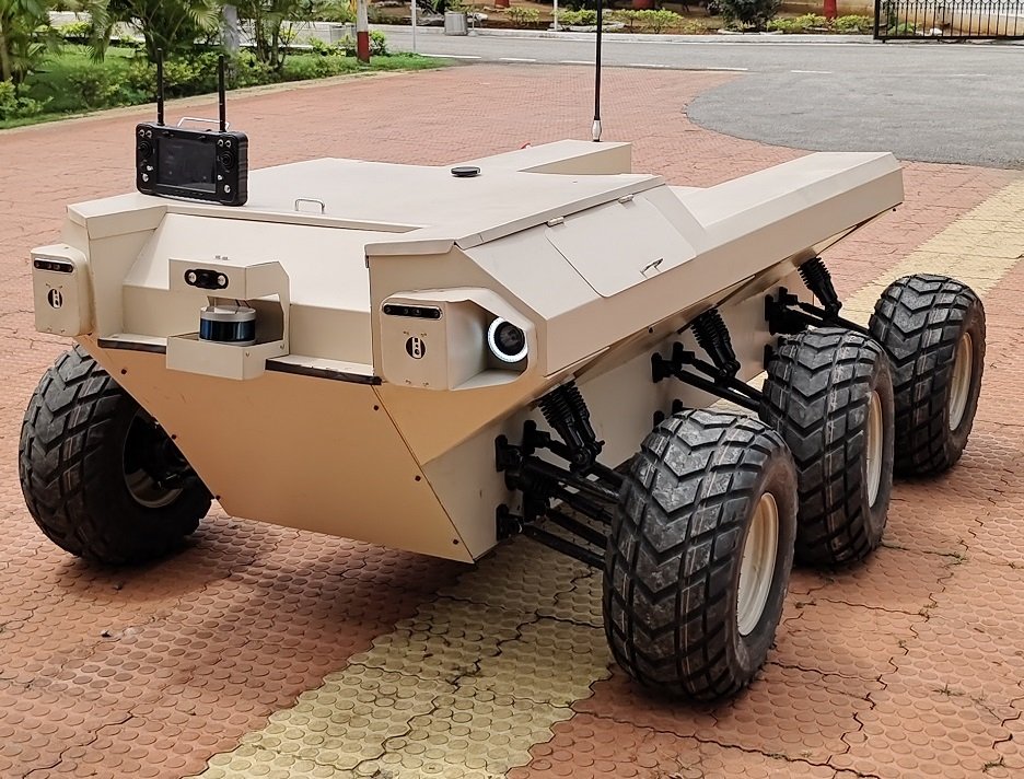 Indian Firm Edge Force Predator MDX UGV. On-road/off-road autonomous unmanned military system. Versatile day/light/hybrid driving modes for adaptability. Capable of Surveillance, SIGINT, COMINT, CASEVAC, logistics, & RSW. Up to 300kg payload capacity