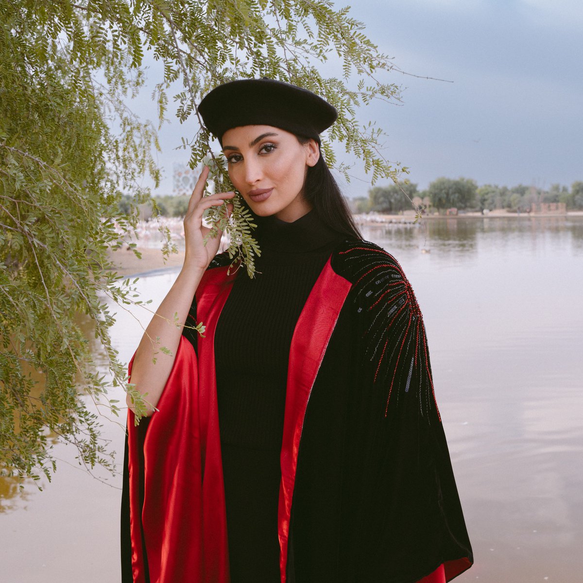 84collection's tweet image. تألقي في الظلام: ادخلي إلى الأناقة مع عباءتنا السوداء والحمراء الرائعة، المزينة بتصاميم الخرز المسحورة. اعتنقي سحر التناقض وأطلقي بيانك مع كل خطوة.

#SequinSpectacle #BoldElegance #ModestChic

eightyfour-ae.com