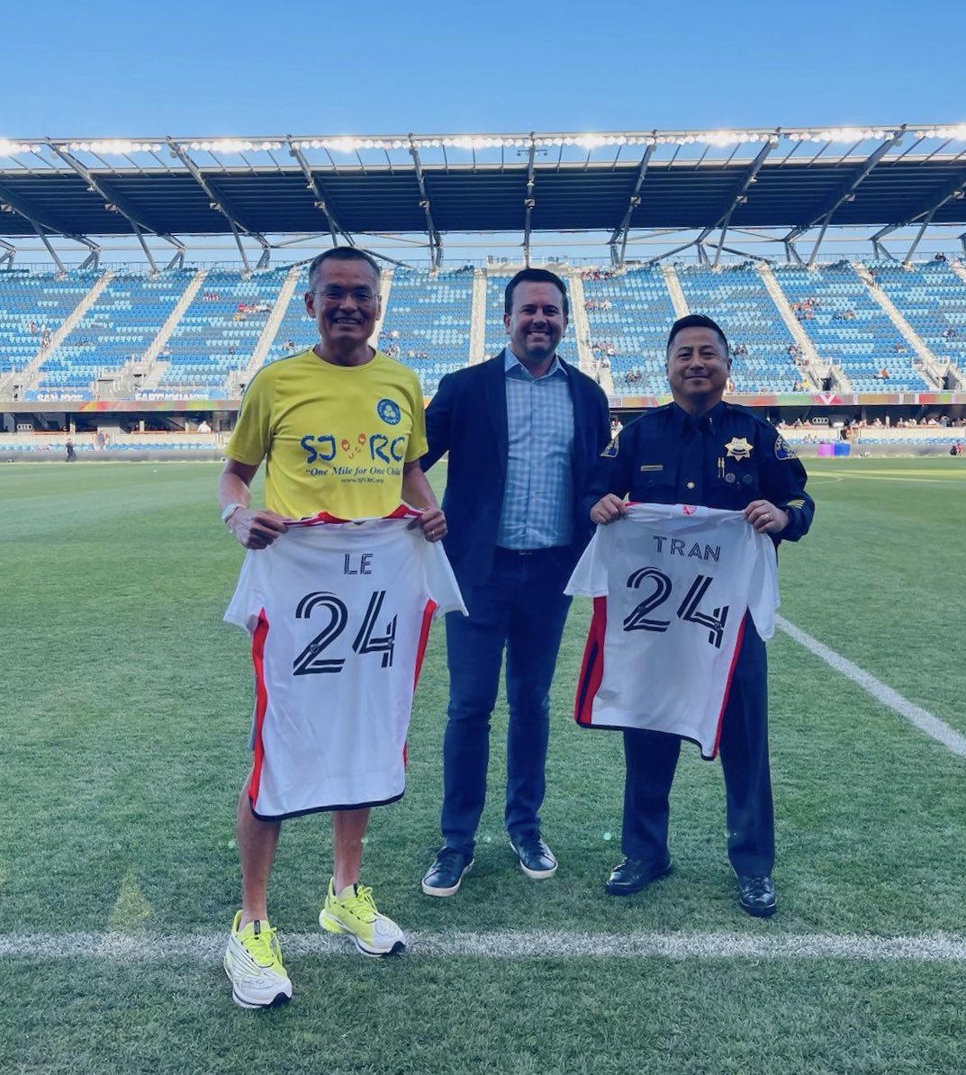 Thank you @SJEarthquakes for recognizing Lieutenant Tran’s outstanding work and dedication to the Vietnamese community. It was a privilege to celebrate Vietnamese Heritage Night with you and the fans!