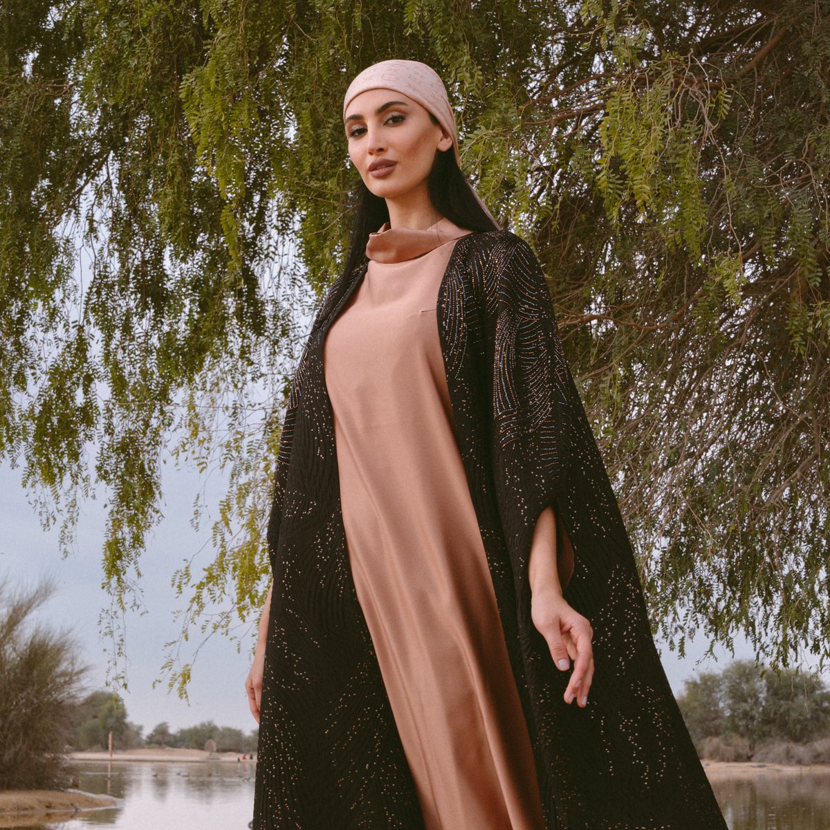 84collection's tweet image. اختر اللباس لتتألقي: ارتقي بأناقتك مع فستاننا الخلاب باللون الخوخي المزين بعباءة مذهلة تتميز بتصاميم خرز رائعة. استعدي لجذب كل نظرة مع هذا التجميع الذي يلفت الأنظار.

#StunningElegance #BeadedBeauty #ModestChic

eightyfour-ae.com