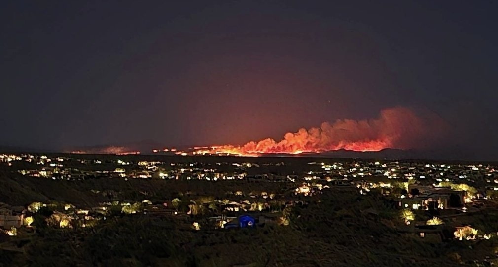azmonsoon's tweet image. The #wildcatfire viewed from Fountain hills, AZ.