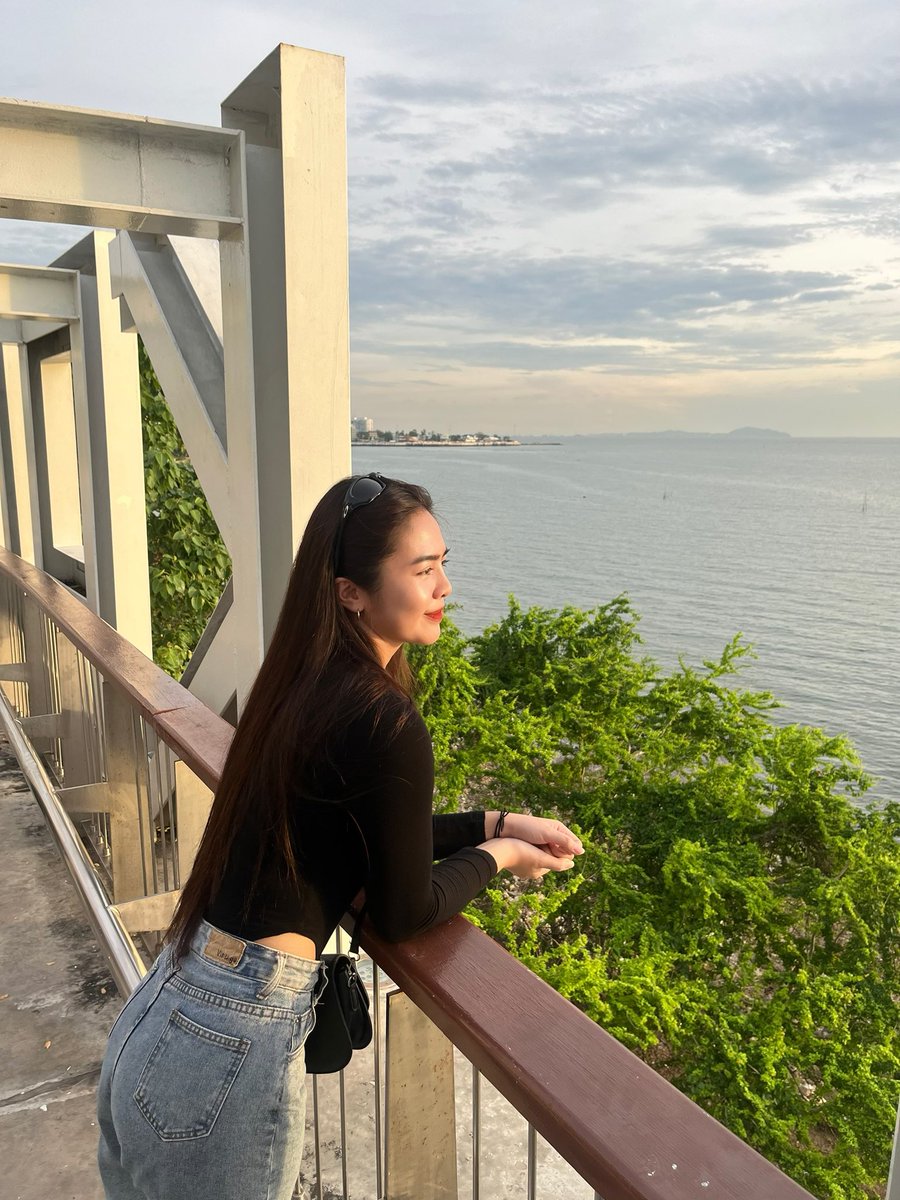 ไม่มีอะไรดีเลย นอกจากเอว 😜 
#ชอบผู้หญิง #เลสเบี้ยน