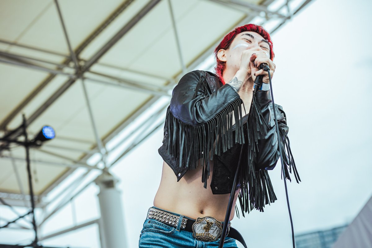 comingkobe's tweet photo. 6年ぶりにカミコベに帰ってきてくれたハルカミライがKiss FM STAGEに登場！
パワフルなライブが爆発的に会場全体に伝染！
間違いなくここが世界の真ん中！

#カミコベ https://t.co/LZmqPxMQcs