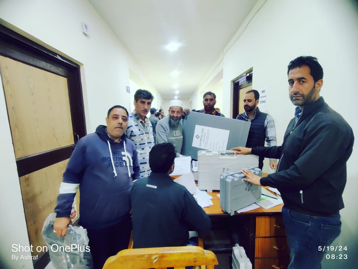 #Jammu_Kashmir is prepared for the #Phase5 of #GeneralElections2024✨ Glimpses of Polling Parties at the distribution centres in #Jammu_Kashmir Credits: @ceo_UTJK #ChunavKaParv #DeshKaGarv #Elections2024 #LokSabhaElections2024