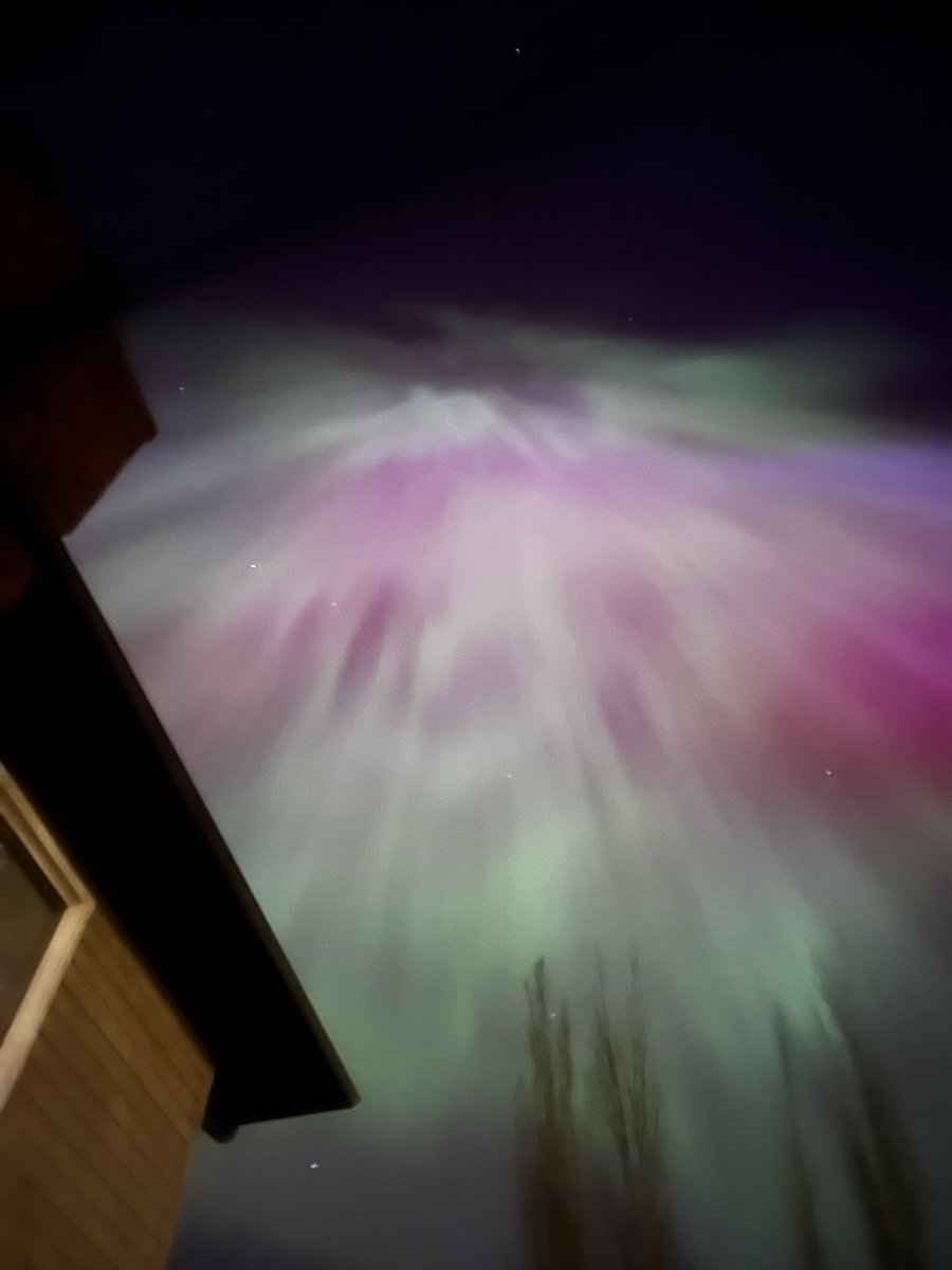 _brokenleaf's tweet image. @clif_high 
#maychemtrails
Chem trails with effects of solar flare May 12
12:00 - 12:30 Mountain Standard time