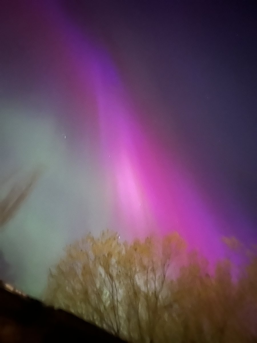 _brokenleaf's tweet image. @clif_high 
#maychemtrails
Chem trails with effects of solar flare May 12
12:00 - 12:30 Mountain Standard time