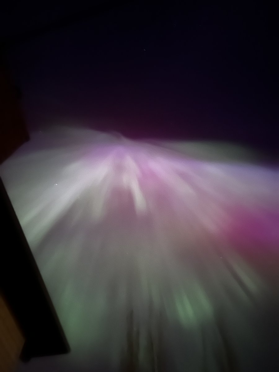 _brokenleaf's tweet image. @clif_high 
#maychemtrails
Chem trails with effects of solar flare May 12
12:00 - 12:30 Mountain Standard time